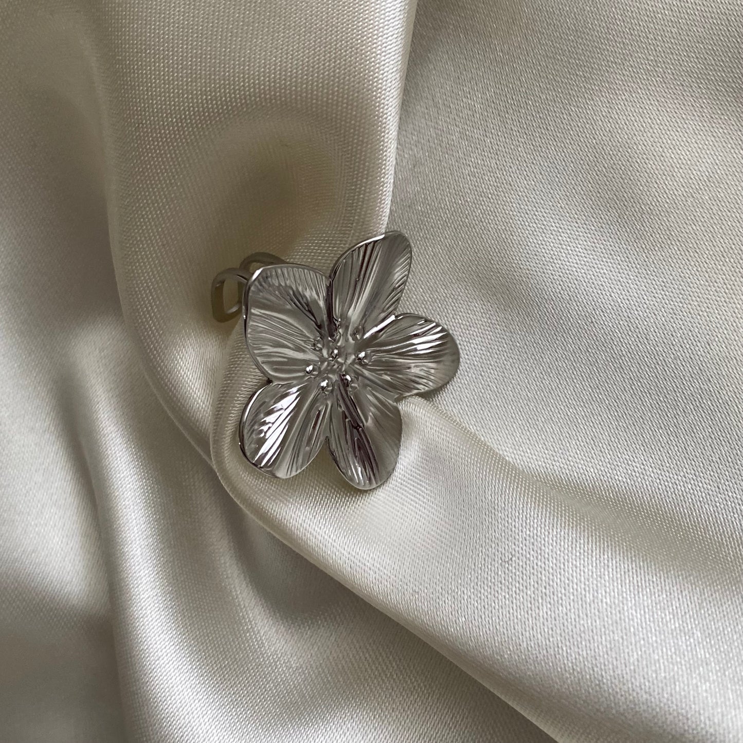 Big bloom ring Z