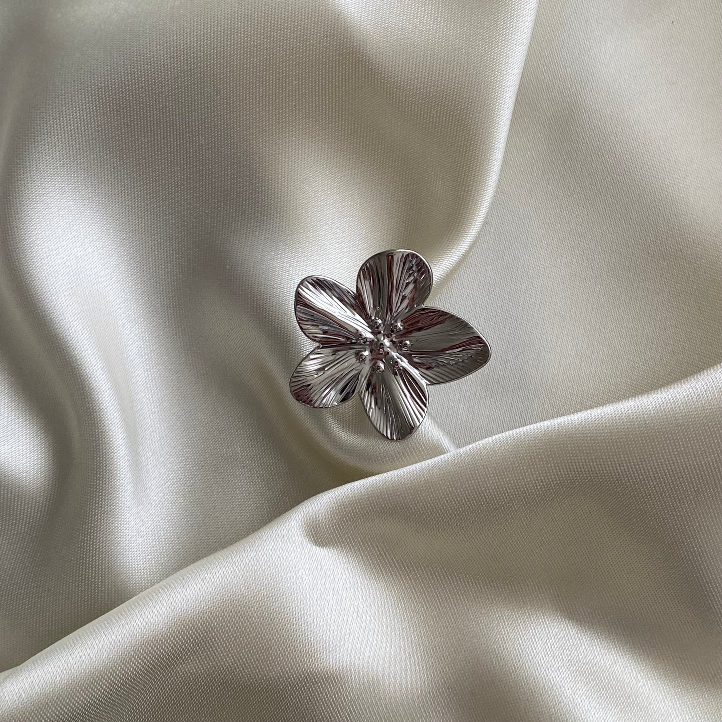 Big bloom ring Z